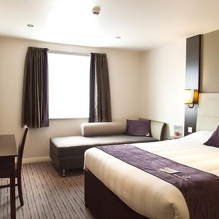 Premier Inn Glasgow Braehead Exterior foto