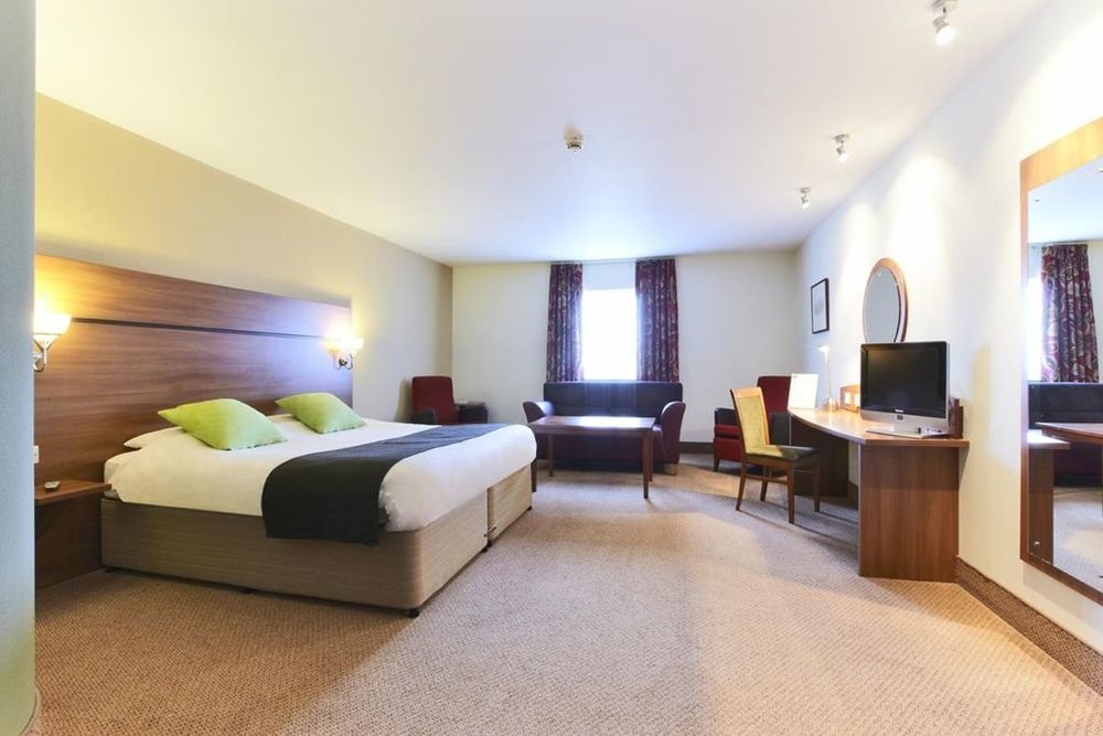 Premier Inn Glasgow Braehead Exterior foto