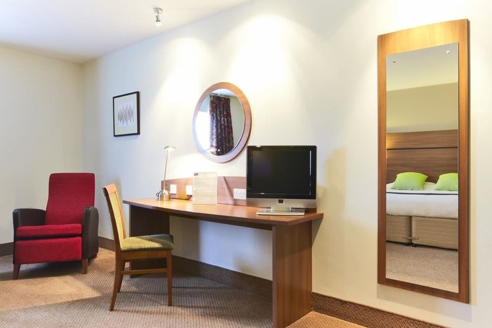 Premier Inn Glasgow Braehead Exterior foto