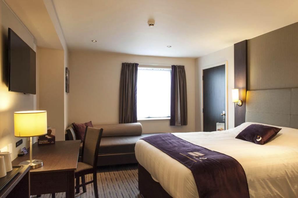 Premier Inn Glasgow Braehead Exterior foto