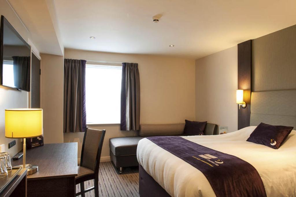 Premier Inn Glasgow Braehead Exterior foto