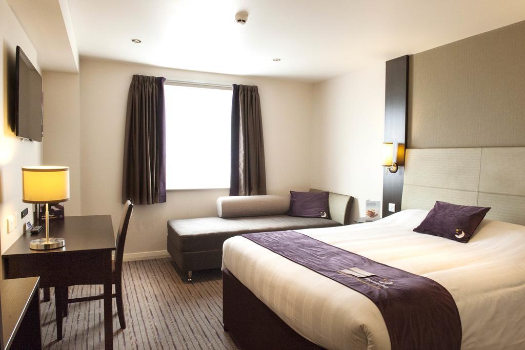 Premier Inn Glasgow Braehead Exterior foto