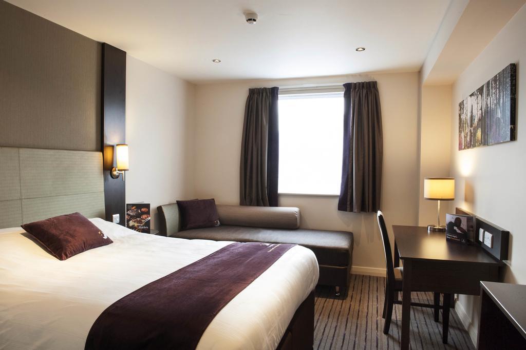 Premier Inn Glasgow Braehead Exterior foto