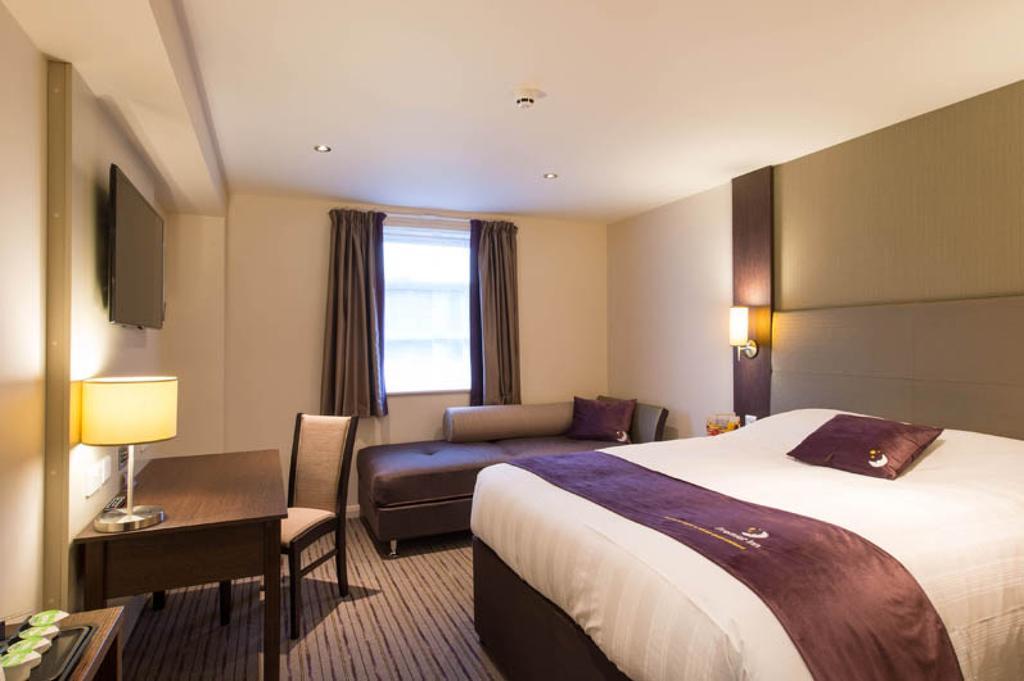 Premier Inn Glasgow Braehead Exterior foto