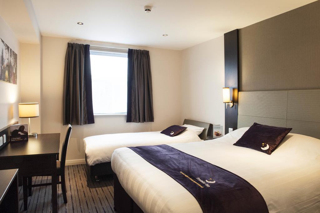 Premier Inn Glasgow Braehead Exterior foto